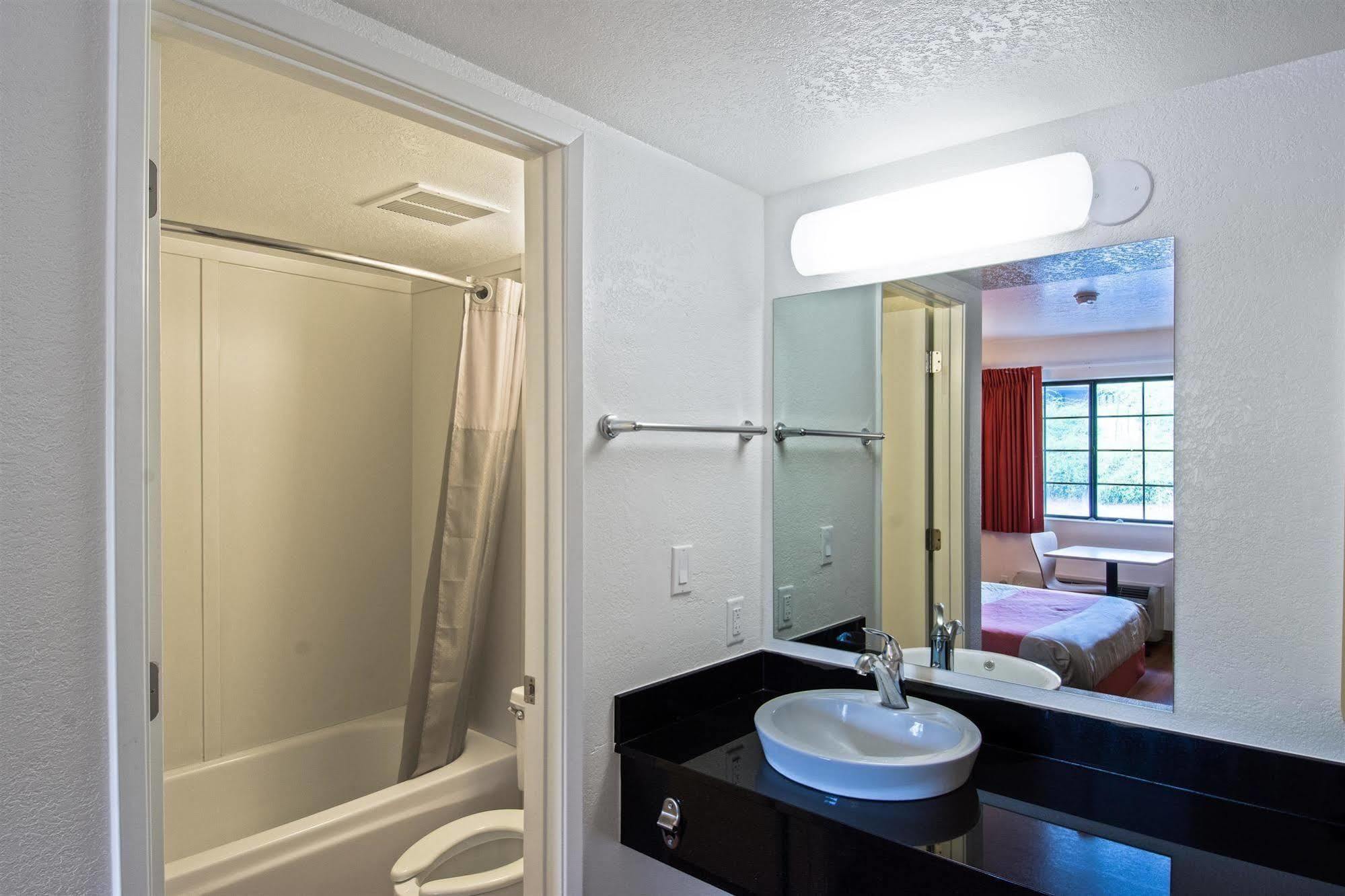 Motel 6-Redding, Ca - South Exterior photo