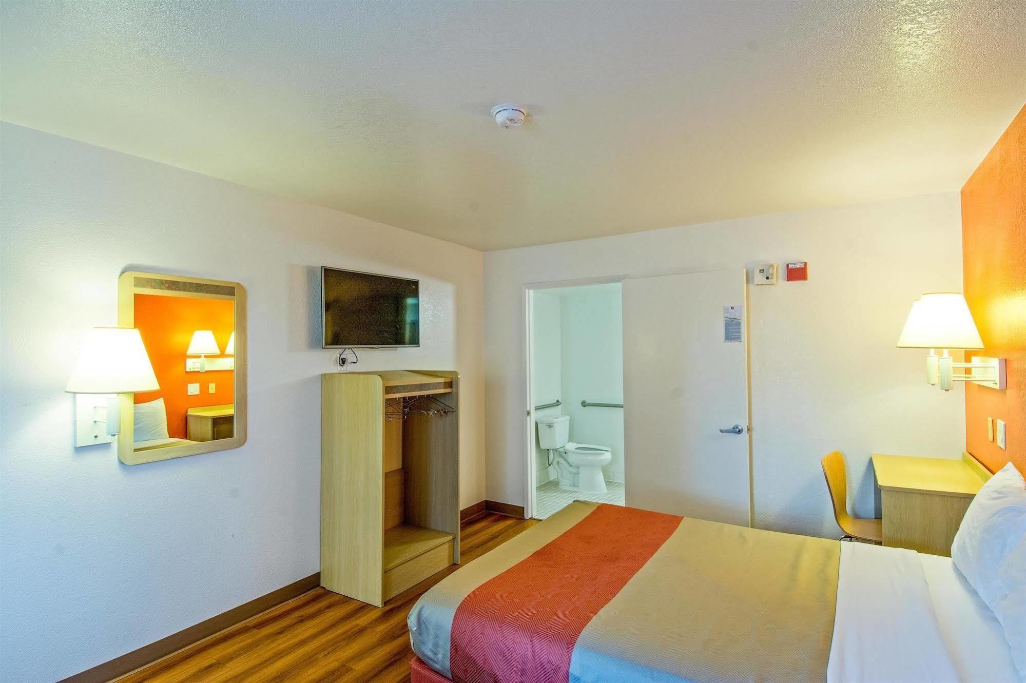 Motel 6-Redding, Ca - South Exterior photo
